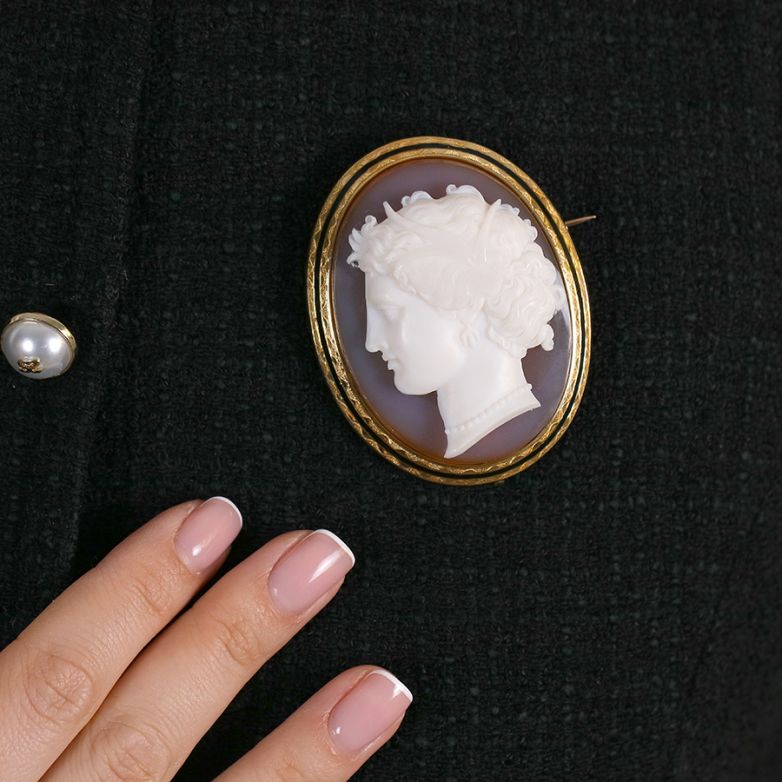 Antique brooch Yellow gold...