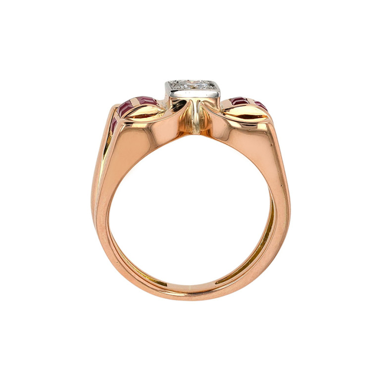 Antique ring with diamonds...