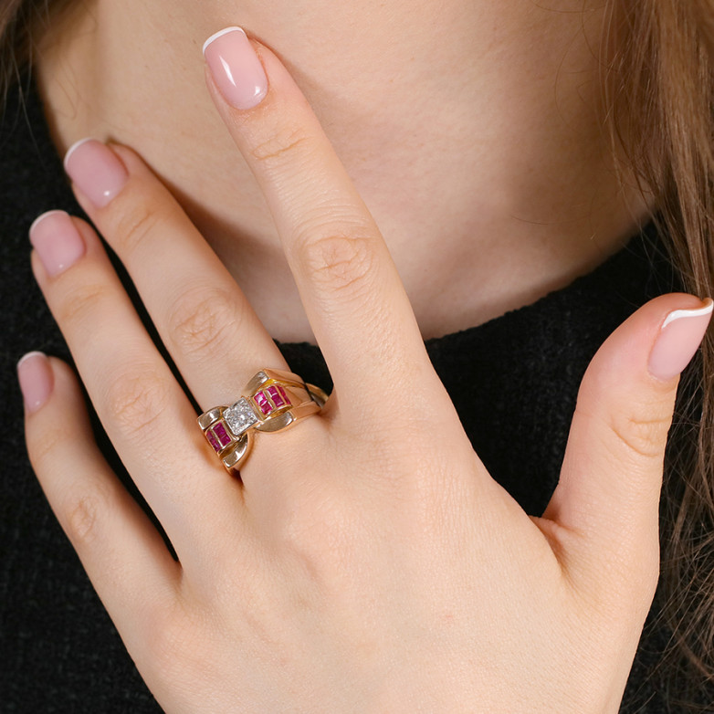 Antique ring with diamonds...