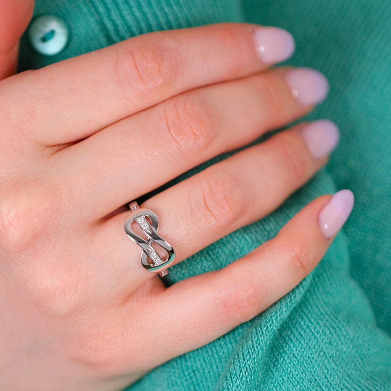 0.04-carat diamond ring in...