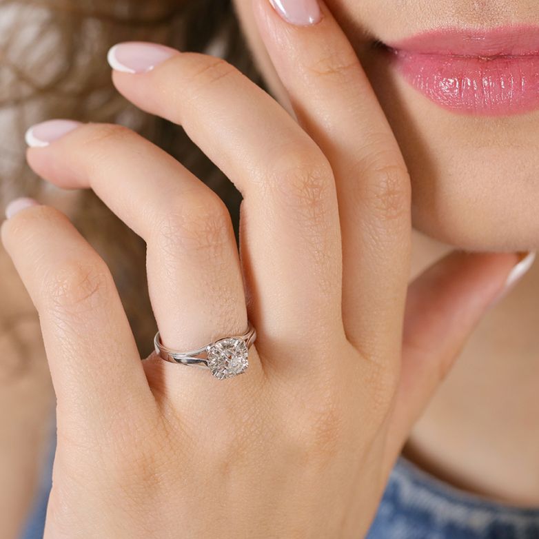 Vintage 0.10-carat diamond...