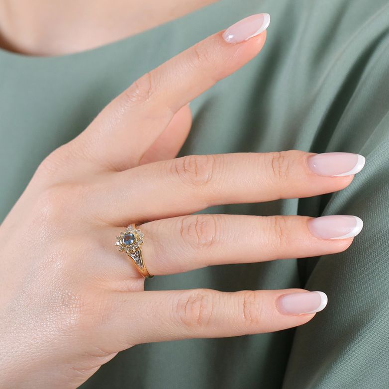 0.24-carat sapphire and...