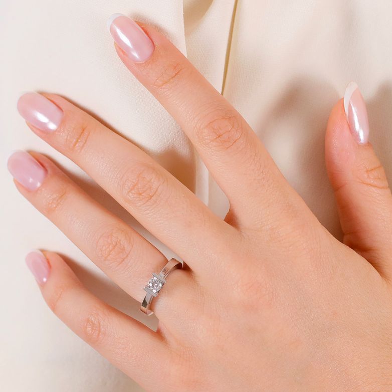 0.32-carat diamond...