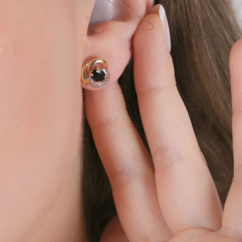 Earrings with 0.60 carats...