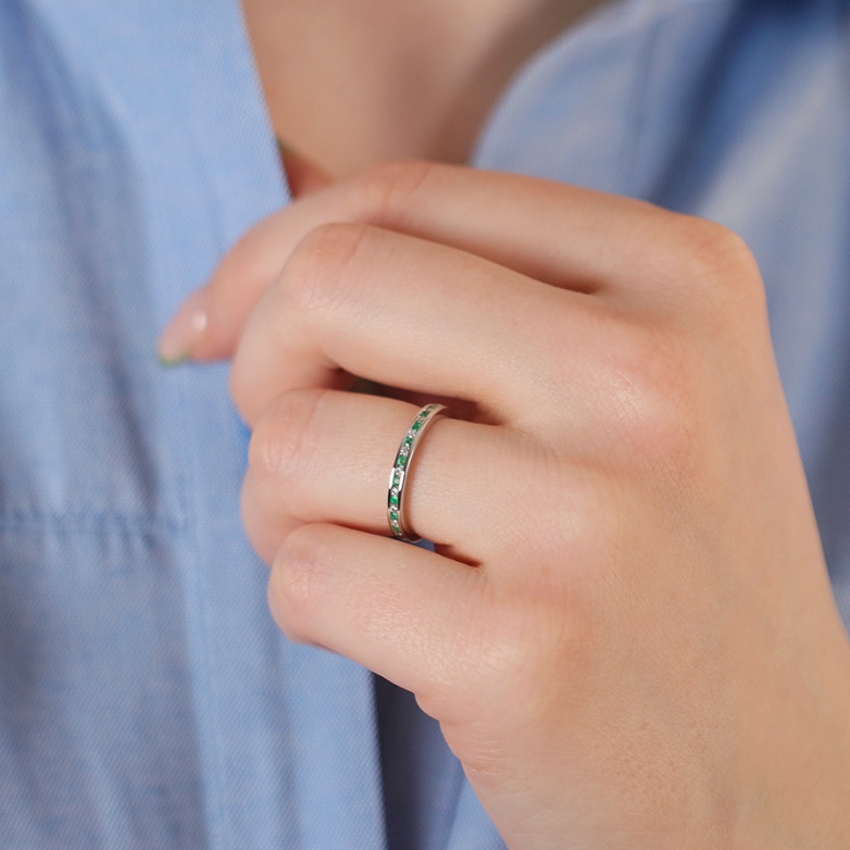 0.12-carat emerald and...