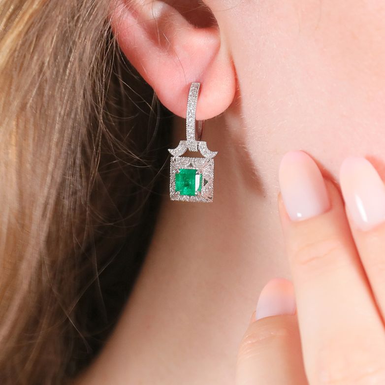 Earrings with 1.60 carats...
