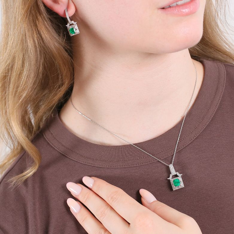 Earrings with 1.60 carats...