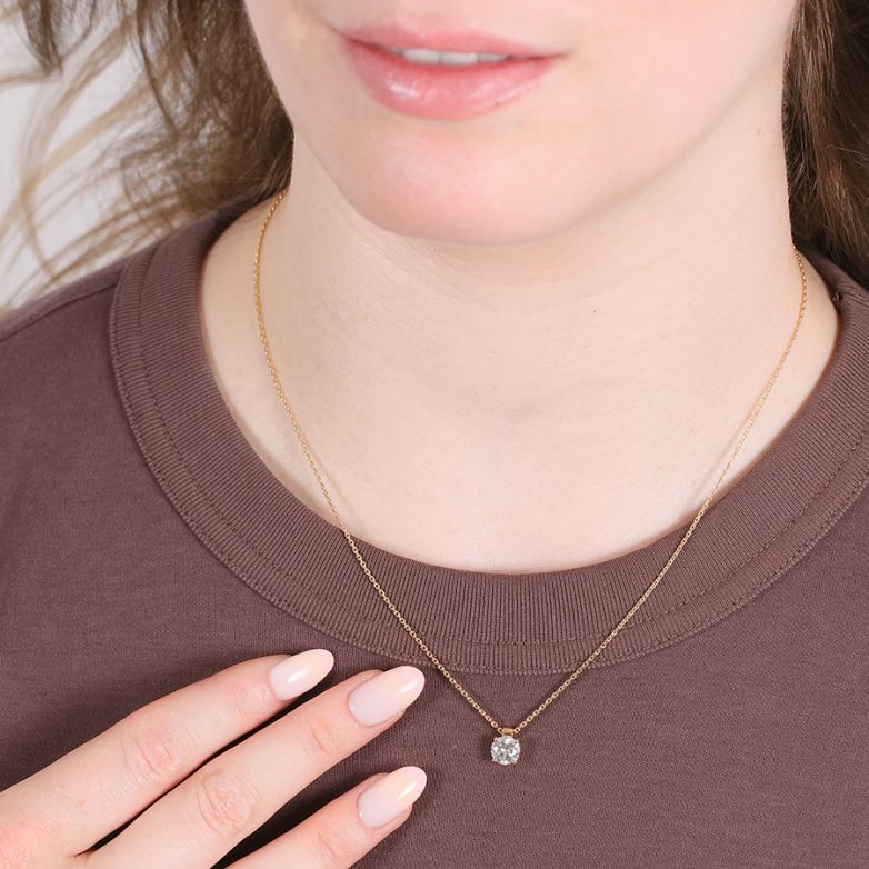 1.02-carat diamond necklace...