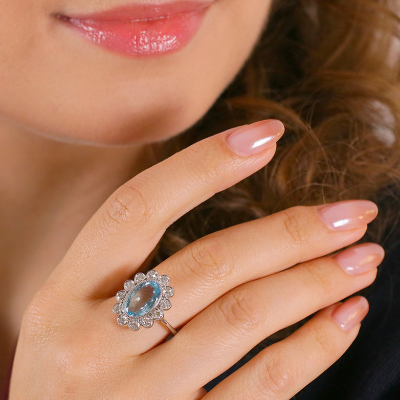 3.67-carat aquamarine daisy...