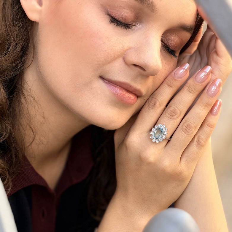 3.67-carat aquamarine daisy...