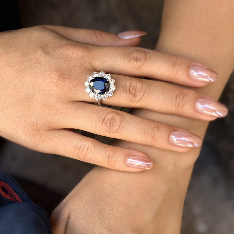 6.23-carat sapphire daisy...