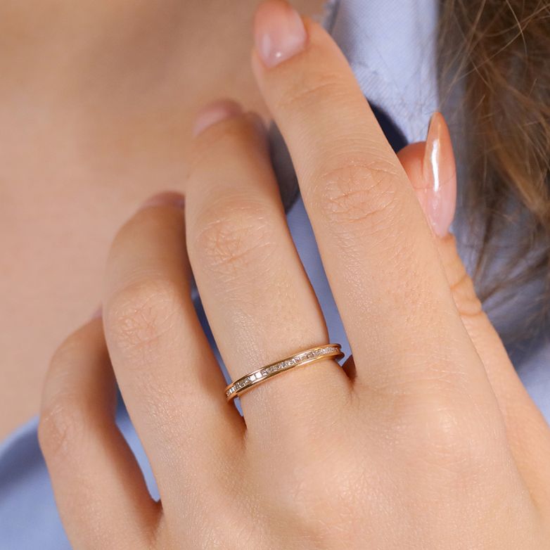 0.55-carat full-round...