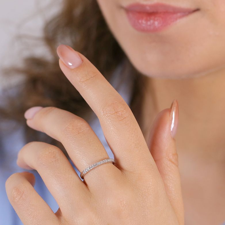 0.10-carat diamond wedding...
