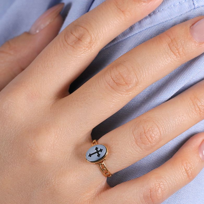 Vintage onyx ring in yellow...