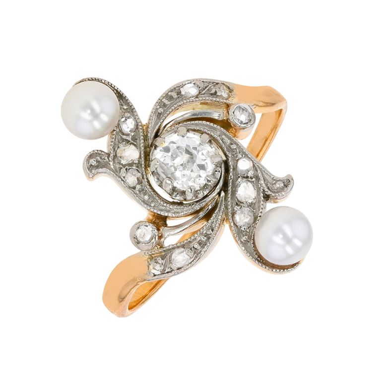 Vintage ring with pearls...