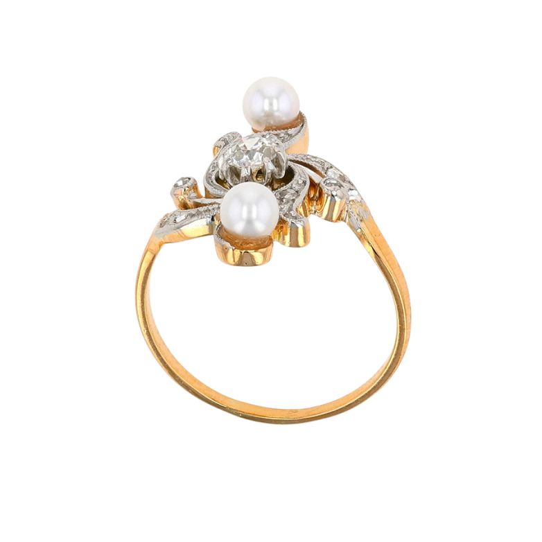Vintage ring with pearls...