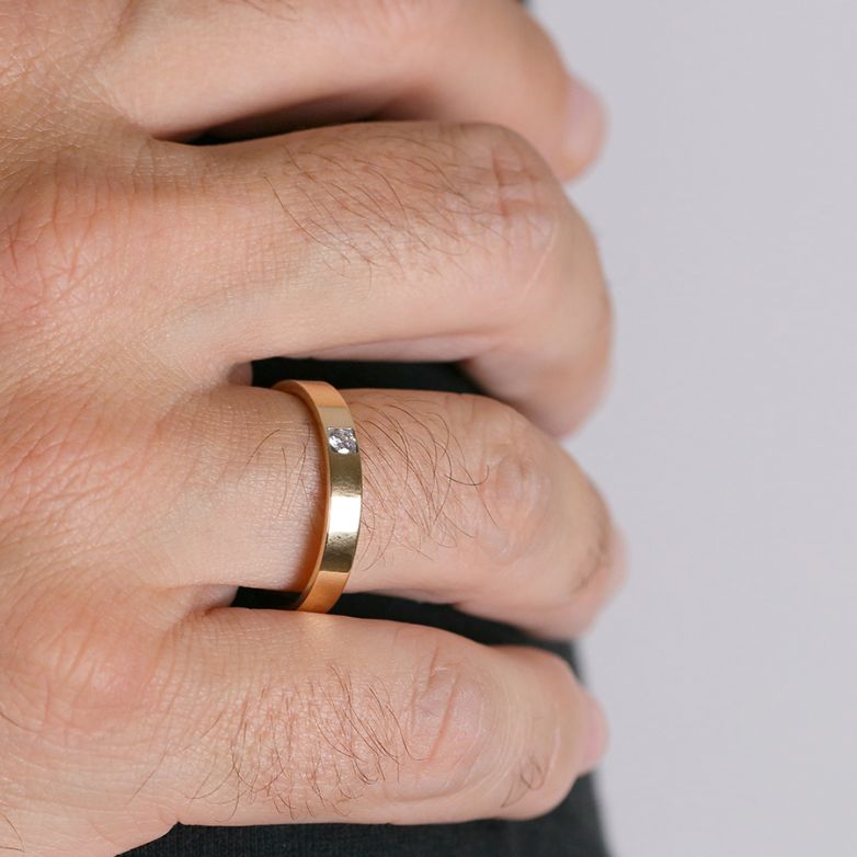 0.08-carat diamond wedding...