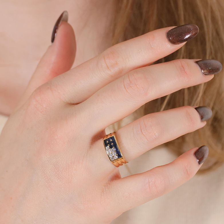 Ring with 0.66 carats of...