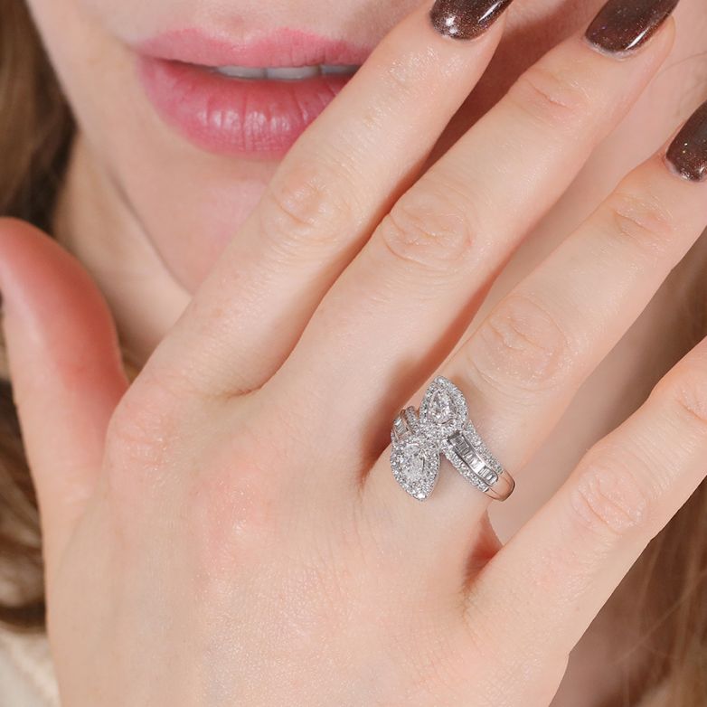 2.46-carat diamond ring in...