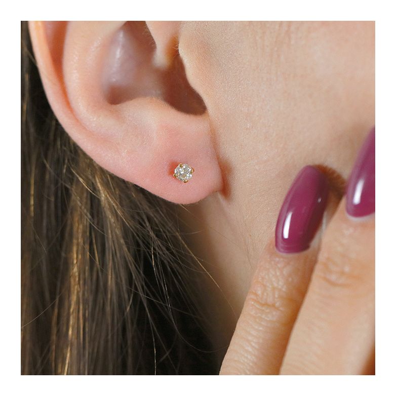 0.24-carat diamond...