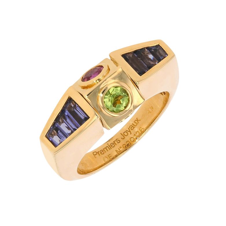 Rotating cube ring with...