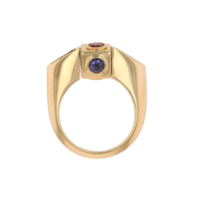 Rotating cube ring with...