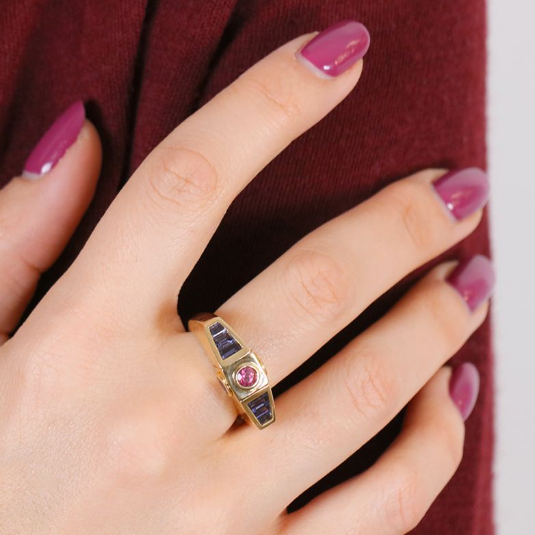Rotating cube ring with...