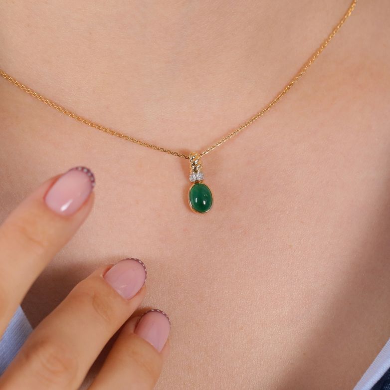 1.37-carat emerald and...