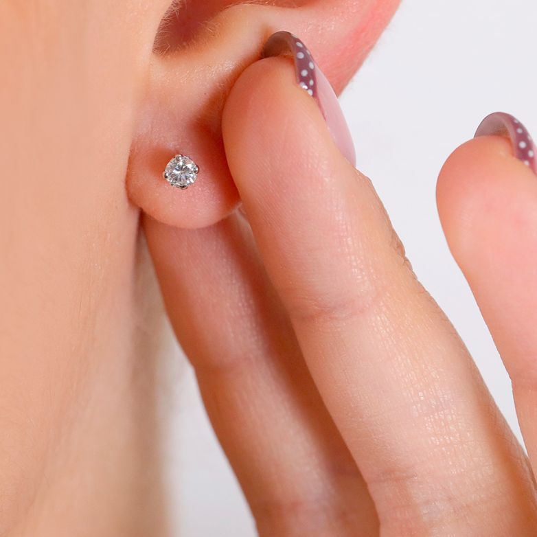 0.24-carat diamond...